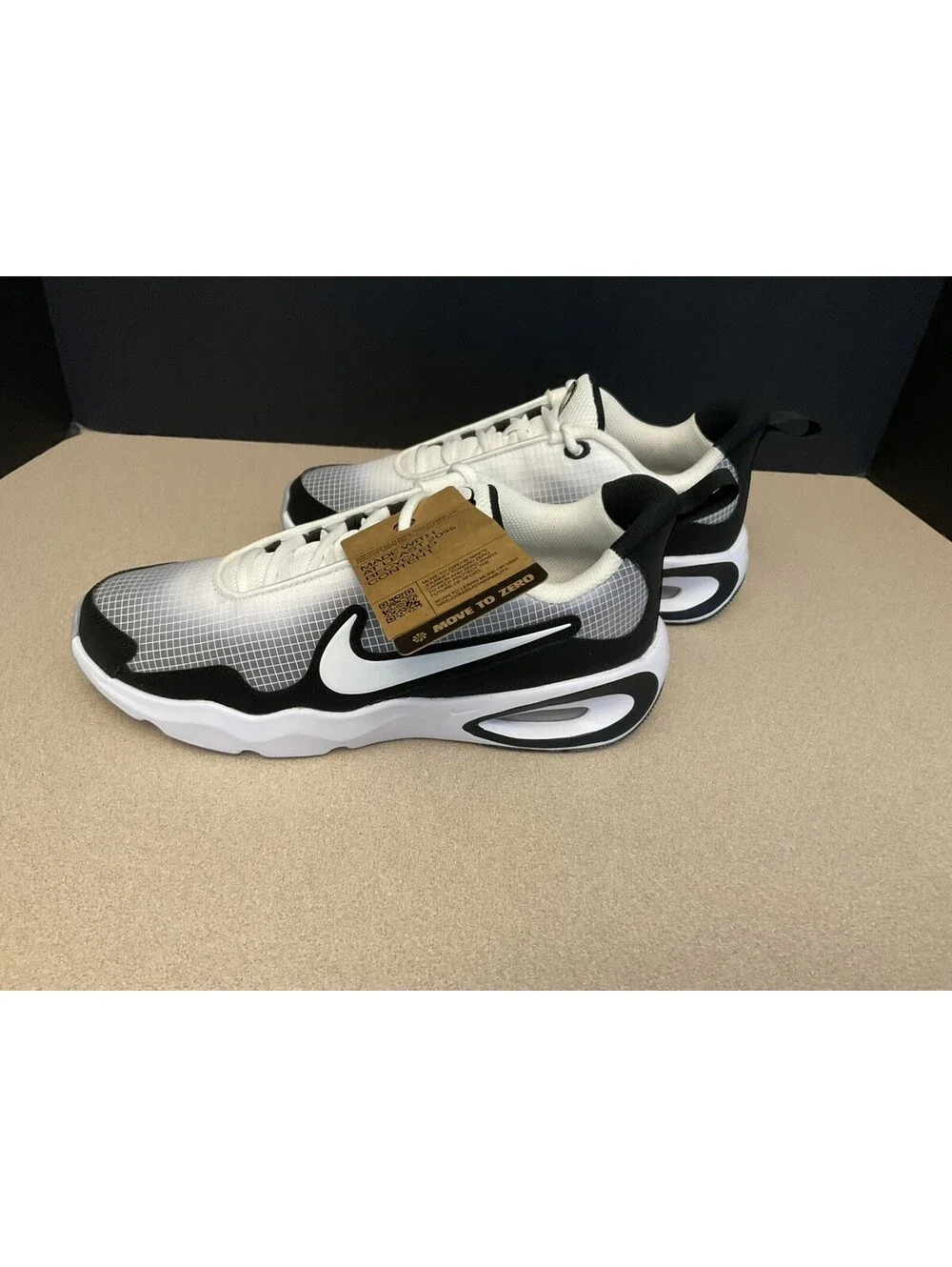 New! Youth’s Boys Nike Air Max Nova GS Athletic Shoes. Size 6Y. Awesome Shoes!